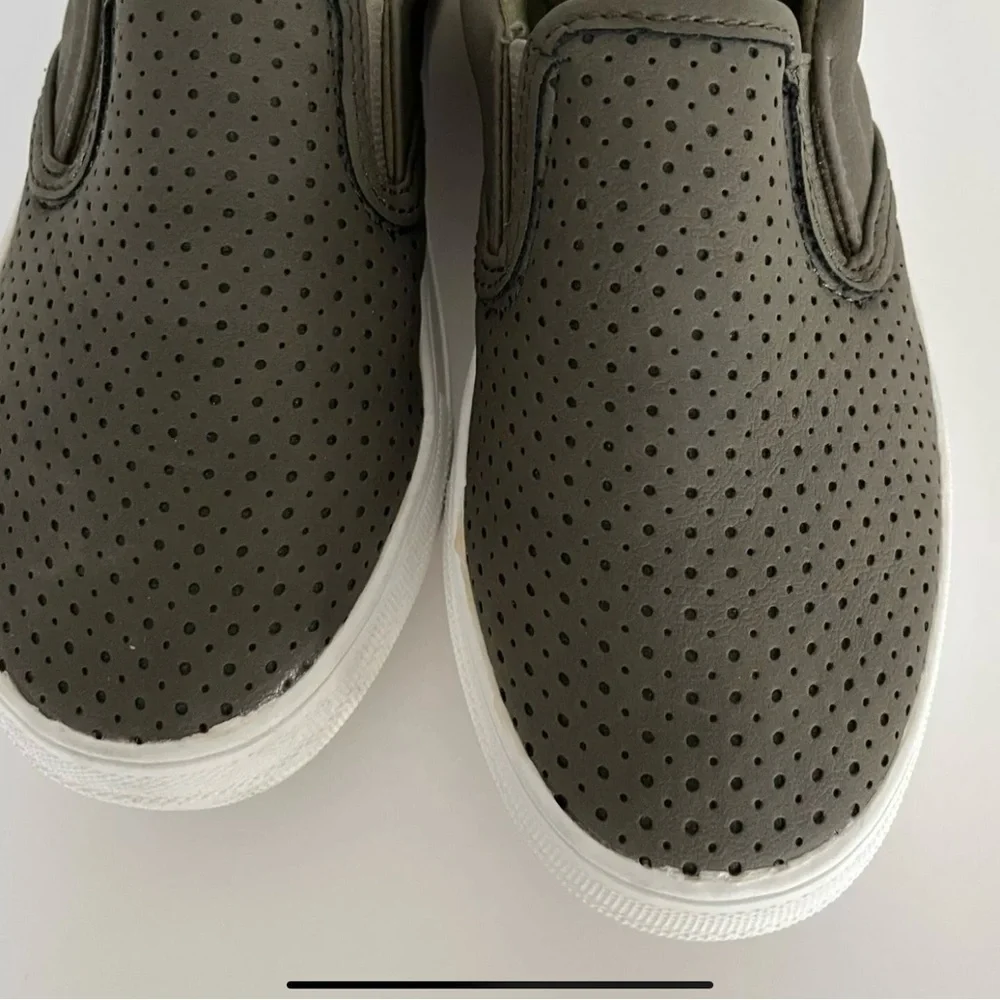 Soda Womens’s Tracer Slip On Sneaker Sz 6 Olive Green Perforated Elastic Panel